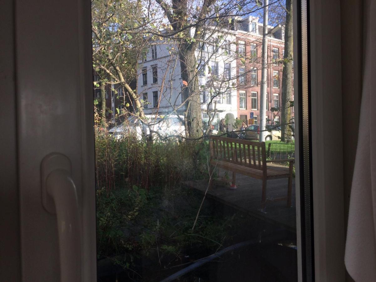 Tiny Houseboat B&B On The Amstel River Amsterdam Exterior photo
